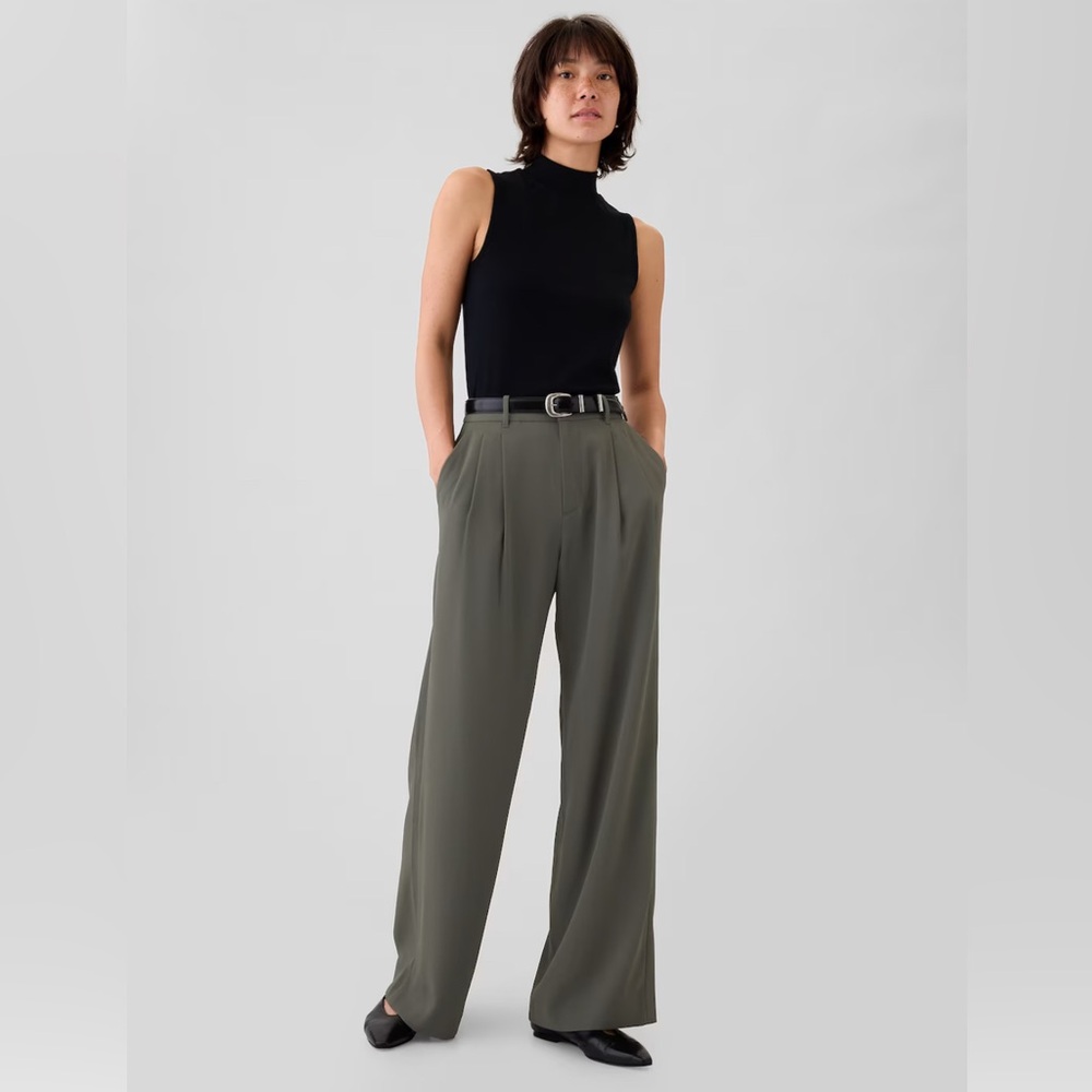 Brand new Gap High-rise Pleated Trousers